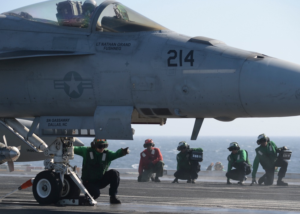 Sailors conduct flight ops