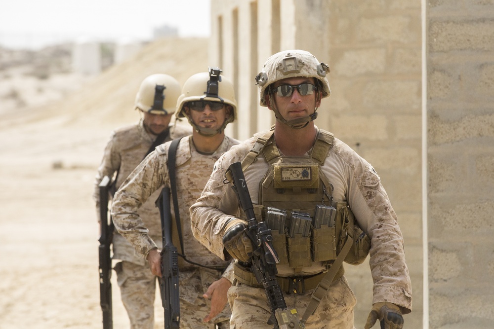 SPMAGTF-CR-CC Marines train with Royal Saudi Naval Forces Marines