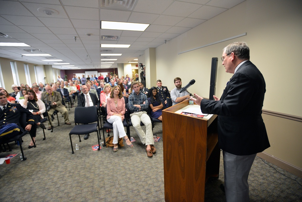 Nashville District celebrates career of its top civilian leader