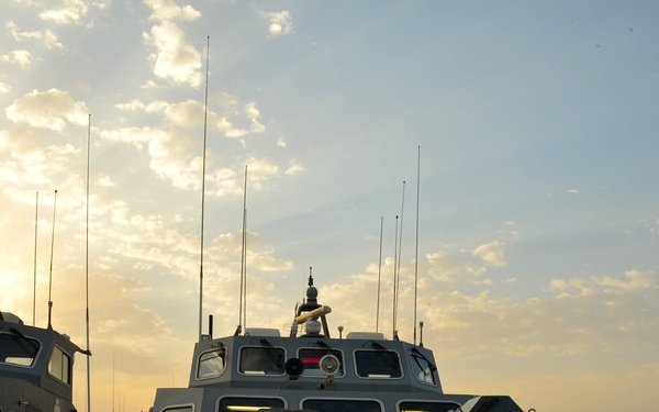 Elite Special Forces from GCC and U.S. simulate a raid on hijacked tanker