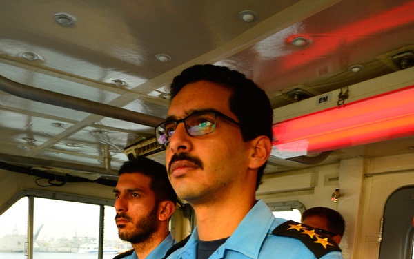 Elite Special Forces from GCC and U.S. simulate a raid on hijacked tanker