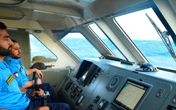 Elite Special Forces from GCC and U.S. simulate a raid on hijacked tanker