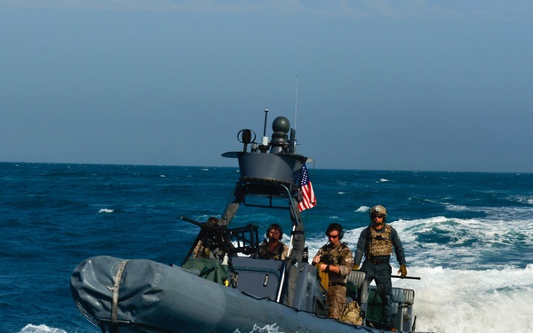 Elite Special Forces from GCC and U.S. simulate a raid on hijacked tanker