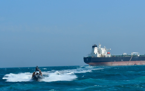 Elite Special Forces from GCC and U.S. simulate a raid on hijacked tanker