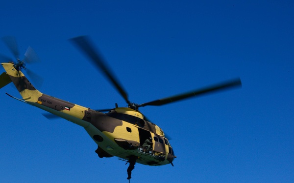 Elite Special Forces from GCC and U.S. simulate a raid on hijacked tanker