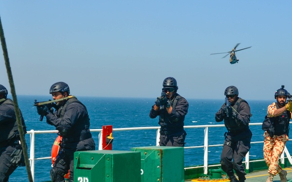 Elite Special Forces from GCC and U.S. simulate a raid on hijacked tanker