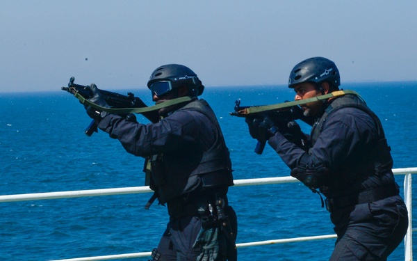 Elite Special Forces from GCC and U.S. simulate a raid on hijacked tanker