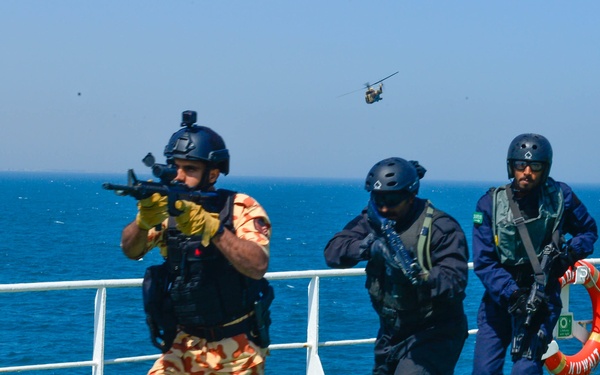 Elite Special Forces from GCC and U.S. simulate a raid on hijacked tanker