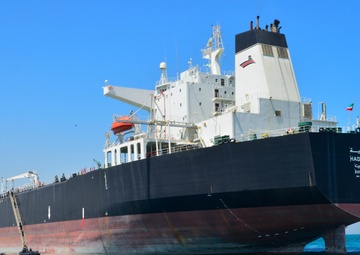 Elite Special Forces from GCC and U.S. simulate a raid on hijacked tanker