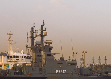 Elite Special Forces from GCC and U.S. simulate a raid on hijacked tanker