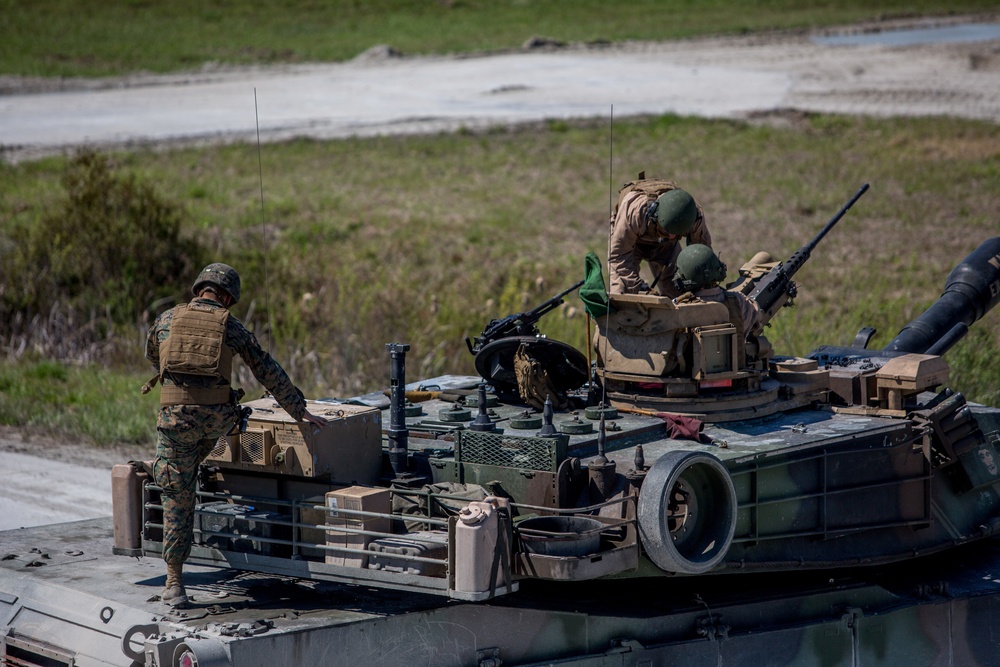 The big guns: Maj. Gen. Love fires tanks with 2nd Tank Bn.