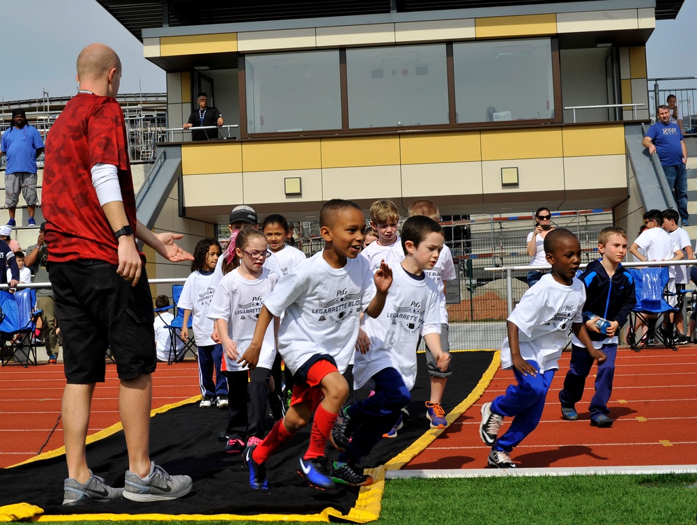 LeGarrette Blount hosts football camp