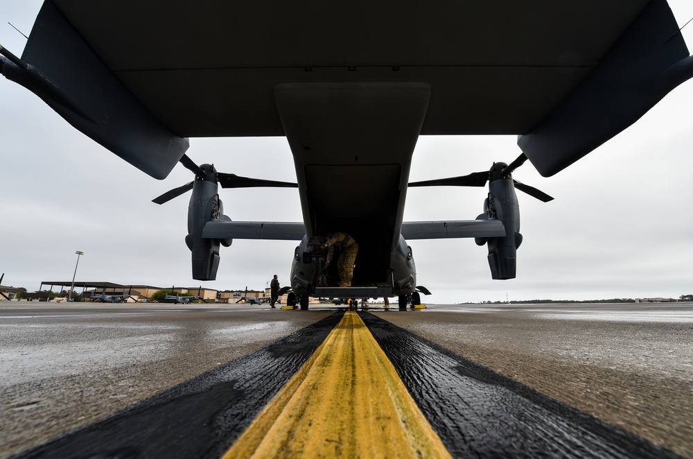 Ospreys land at Duke Field's LHD for first time