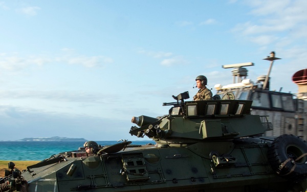 Marine forces LCAC offload from USS Bonhomme Richard (LHD 6)