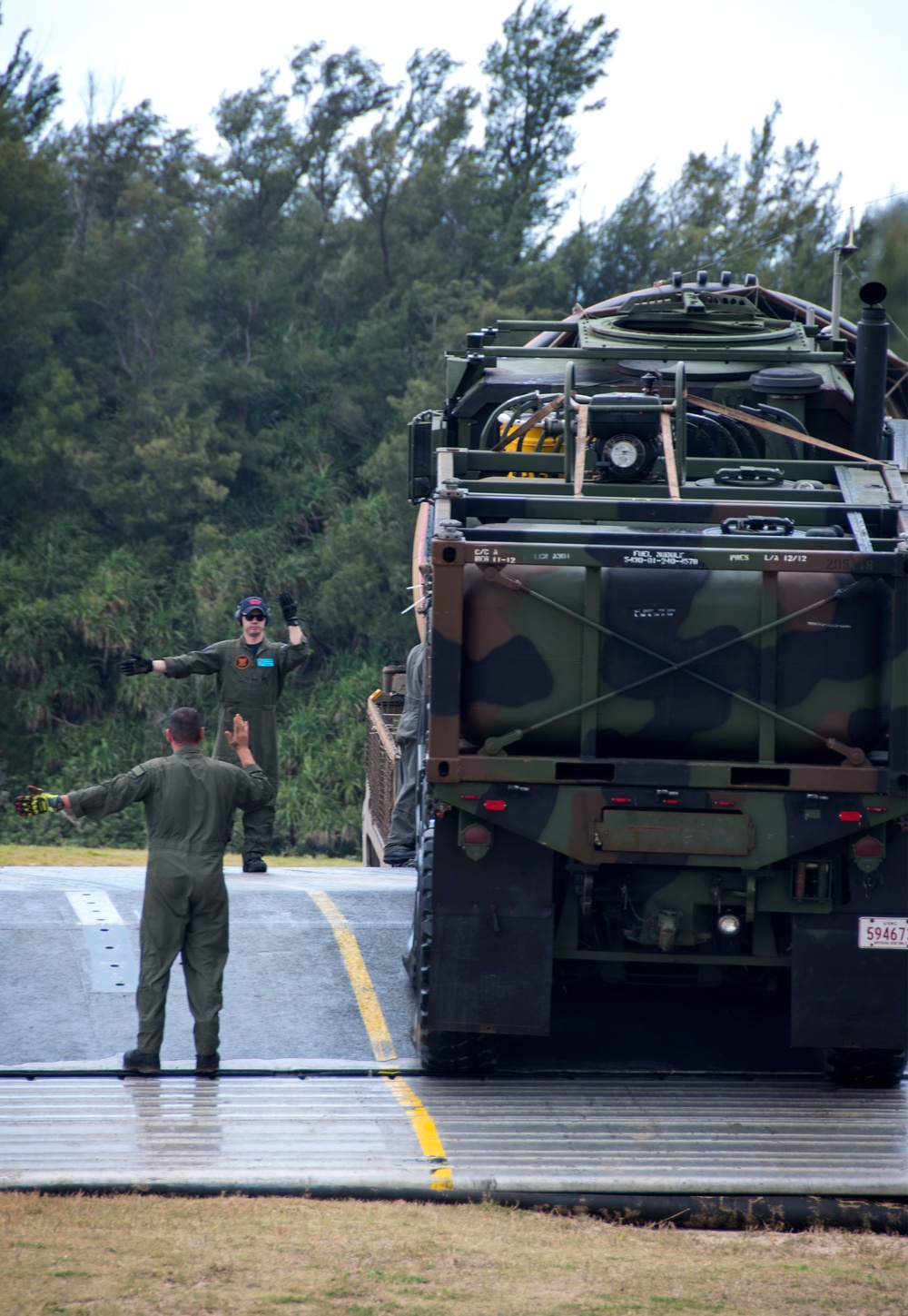 Marine forces LCAC offload from USS Bonhomme Richard (LHD 6)