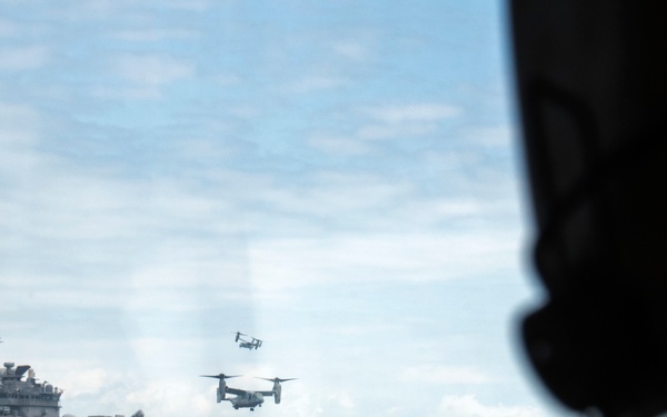 Marine forces LCAC offload from USS Bonhomme Richard (LHD 6)
