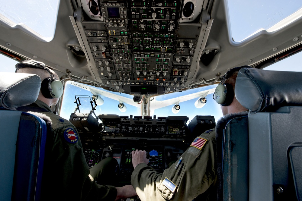 C-17 pilots hone their skills