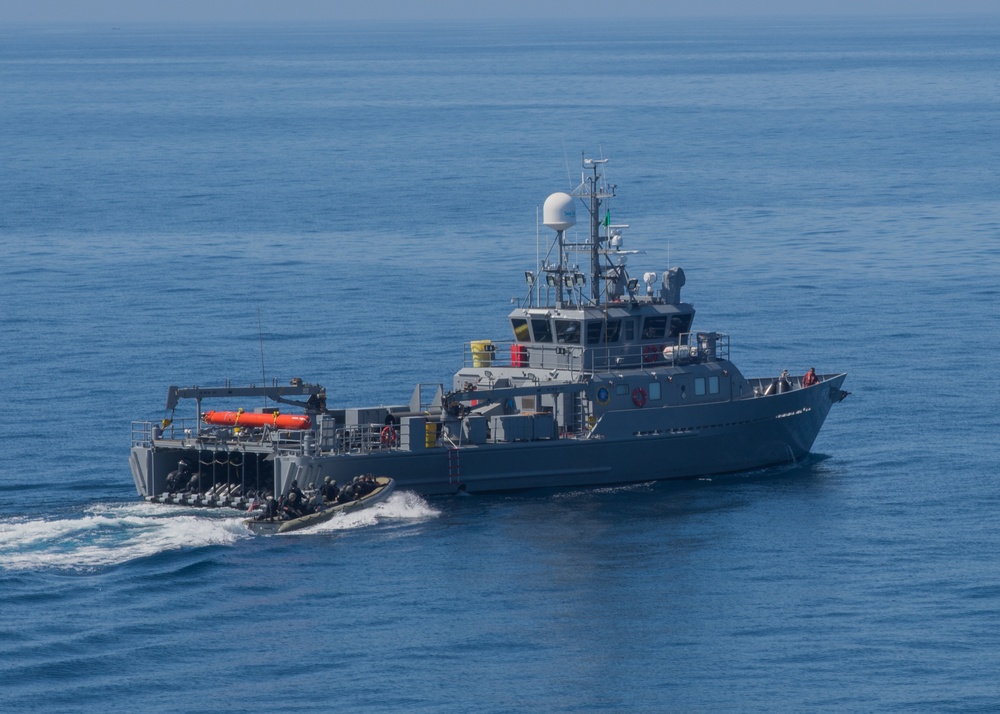 USS Lake Erie (CG 70) Conducts VBSS Training