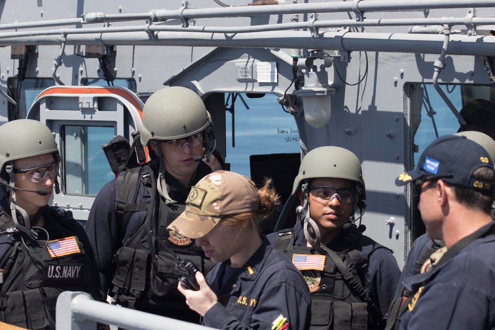 USS Lake Erie (CG 70) Conducts VBSS Training
