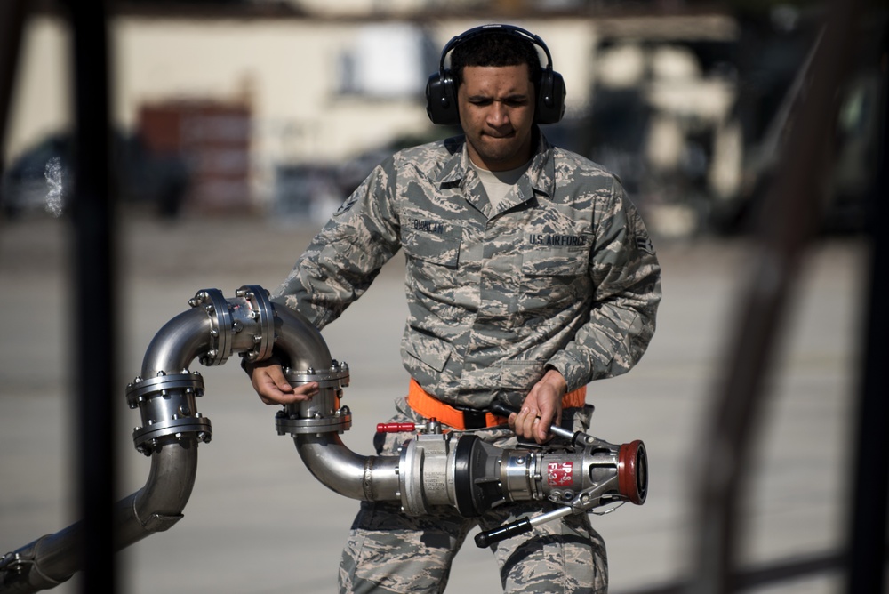 Comin' in hot: f-16 Fighting Falcons receive &quot;hot pit&quot; refueling