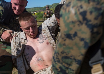 Headquarter Battalion, 1st Marine Division conducts a Mass Casuality Evacuaction Drill