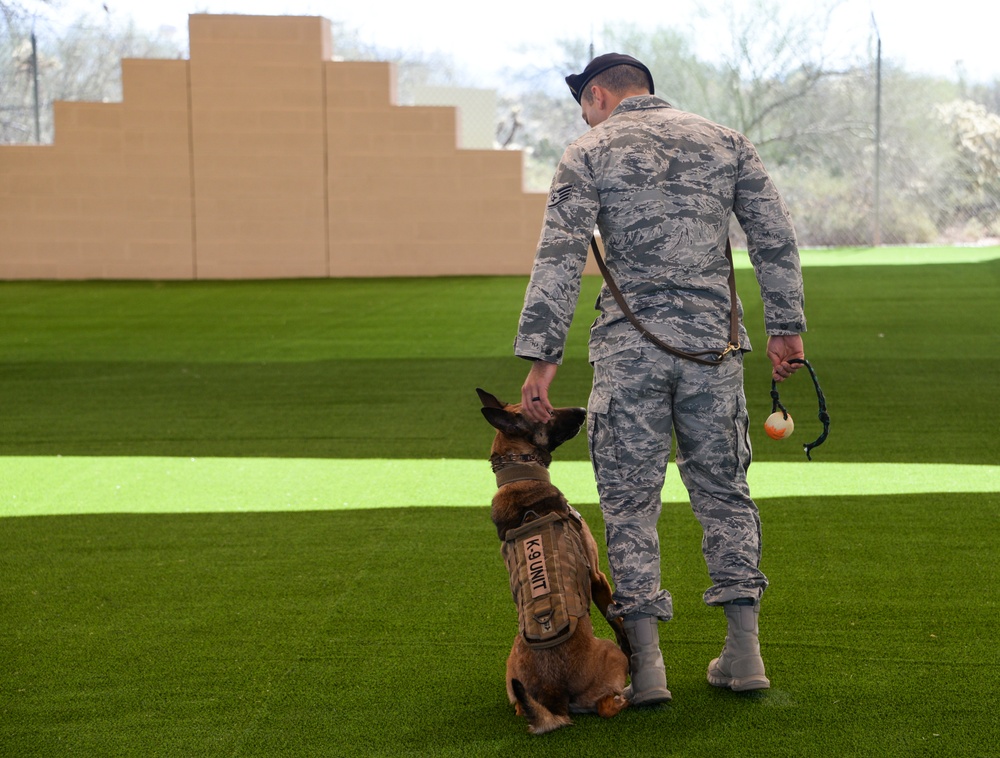 MWDs, HANDLERS RECEIVE NEW TRAINING FACILITY