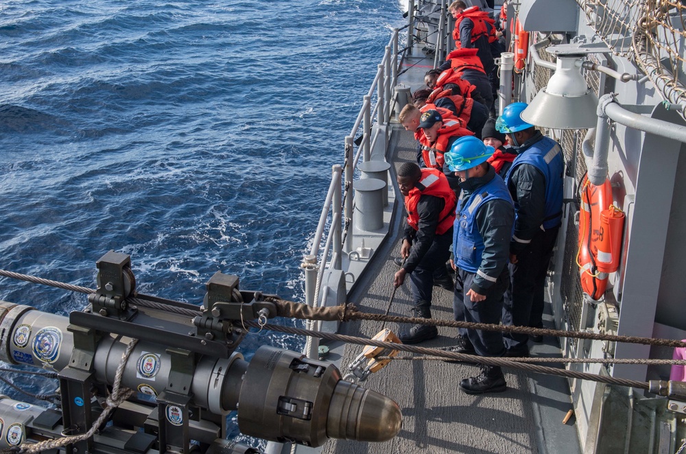 USS Lake Erie (CG 70) Conducts RAS During COMPTUEX