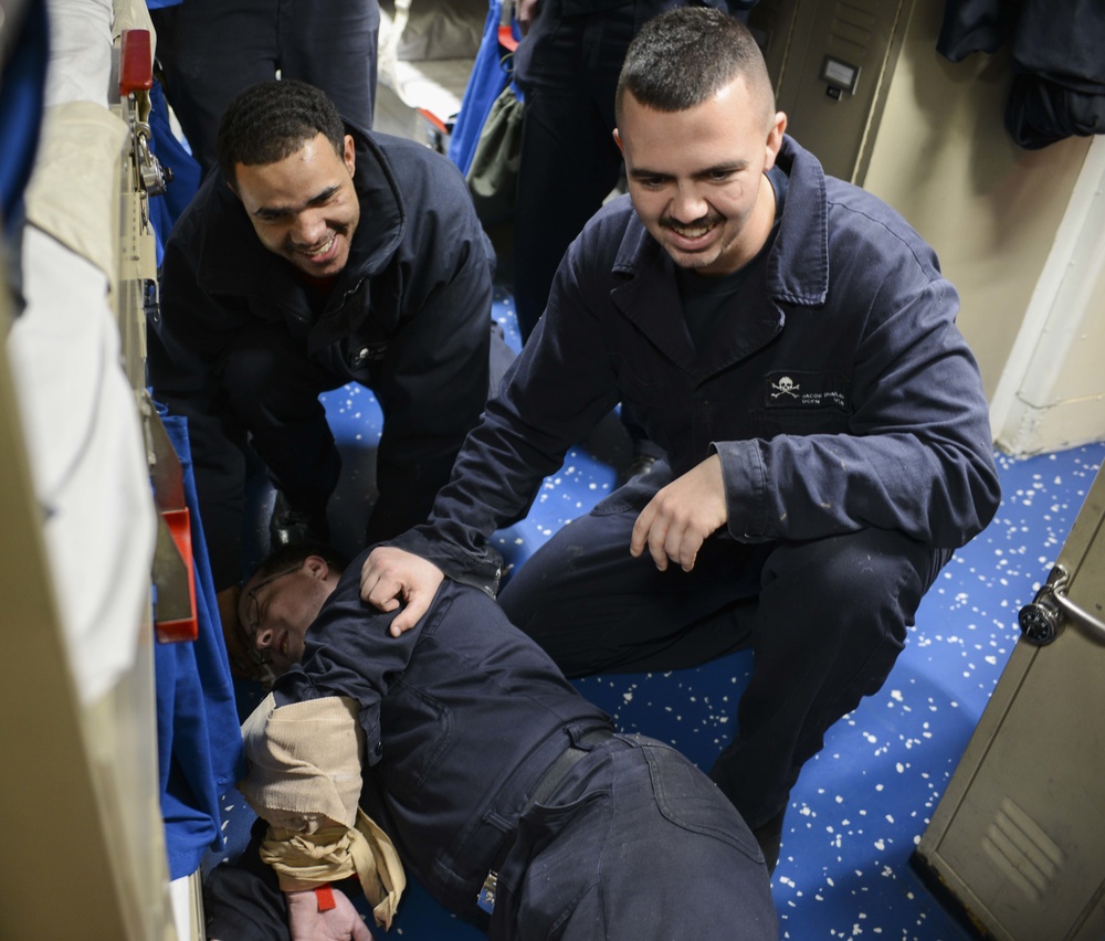 USS Kidd (DDG 100) Sailors Participate in Medical Training