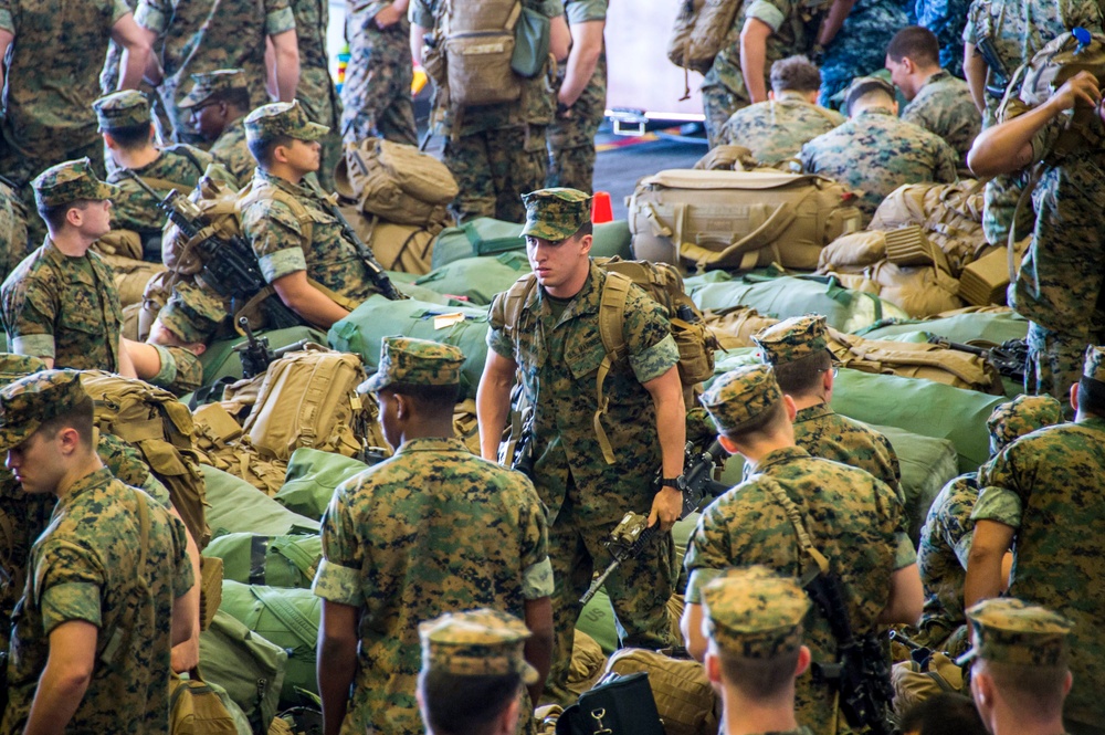 USS Bonhomme Richard (LHD 6) 31st MEU Onload, Okinawa