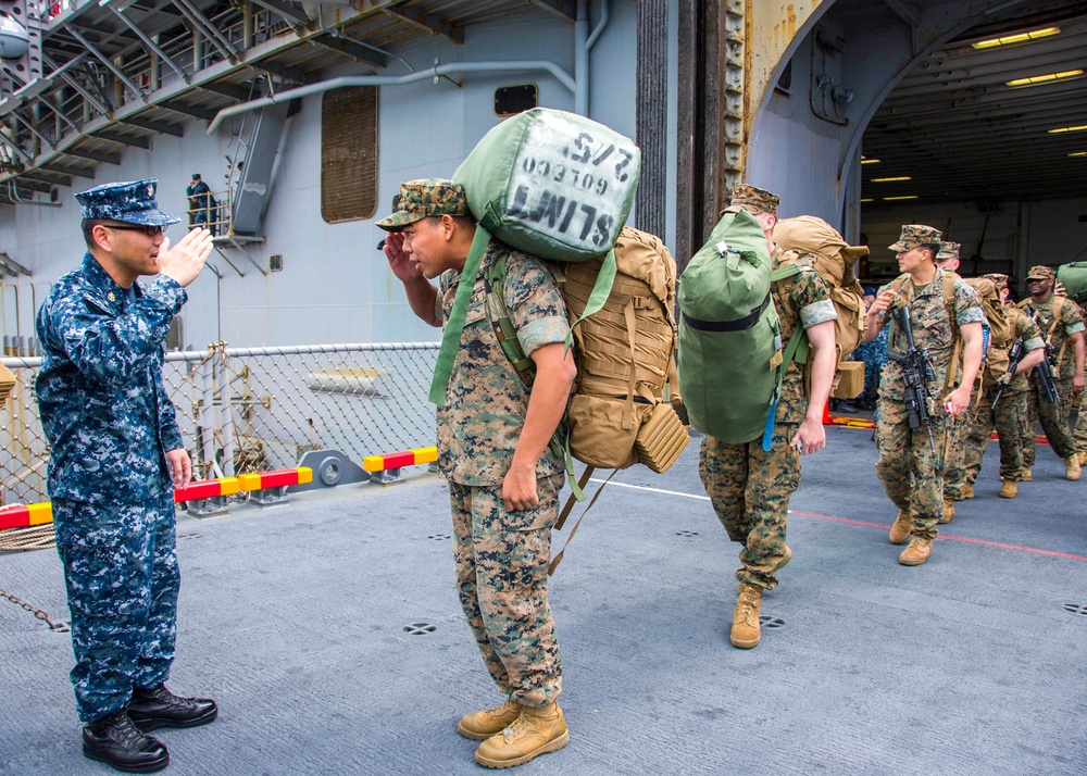 USS Bonhomme Richard (LHD 6) 31st MEU Onload, Okinawa