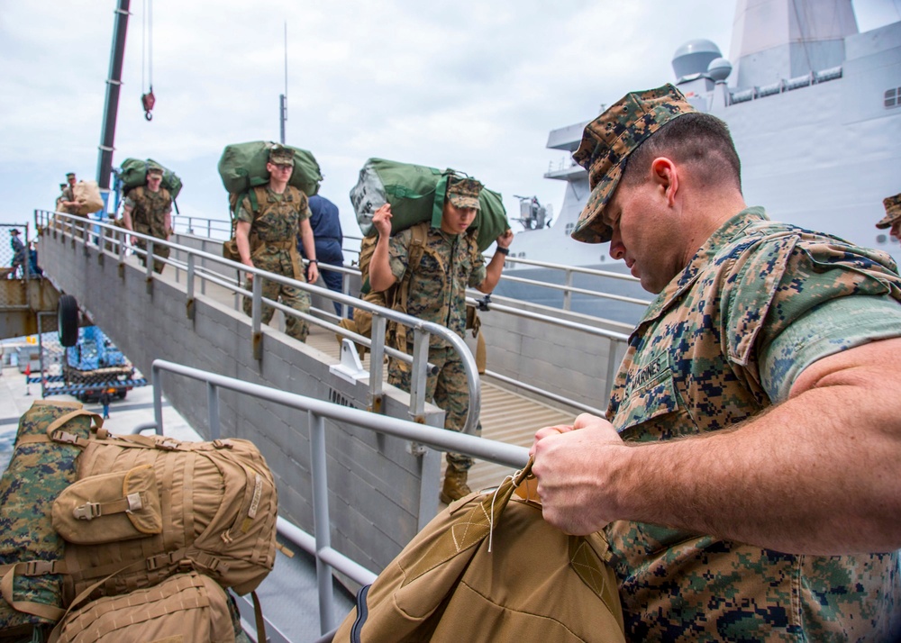 USS Bonhomme Richard (LHD 6) 31st MEU Onload, Okinawa