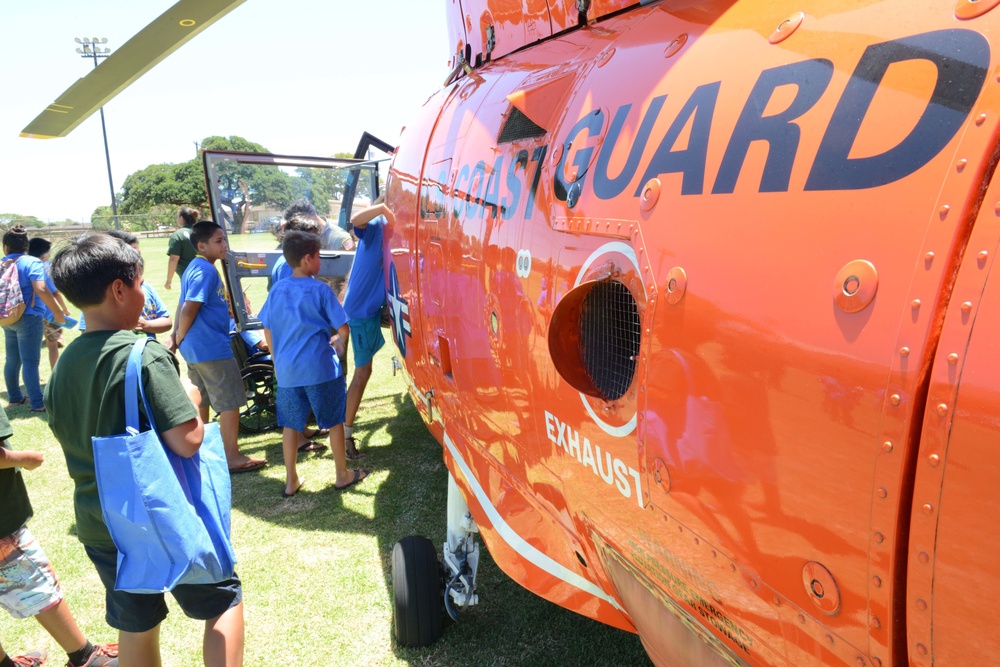 Coast Guard attends annual D.A.R.E. rally for Molokai elementary schools