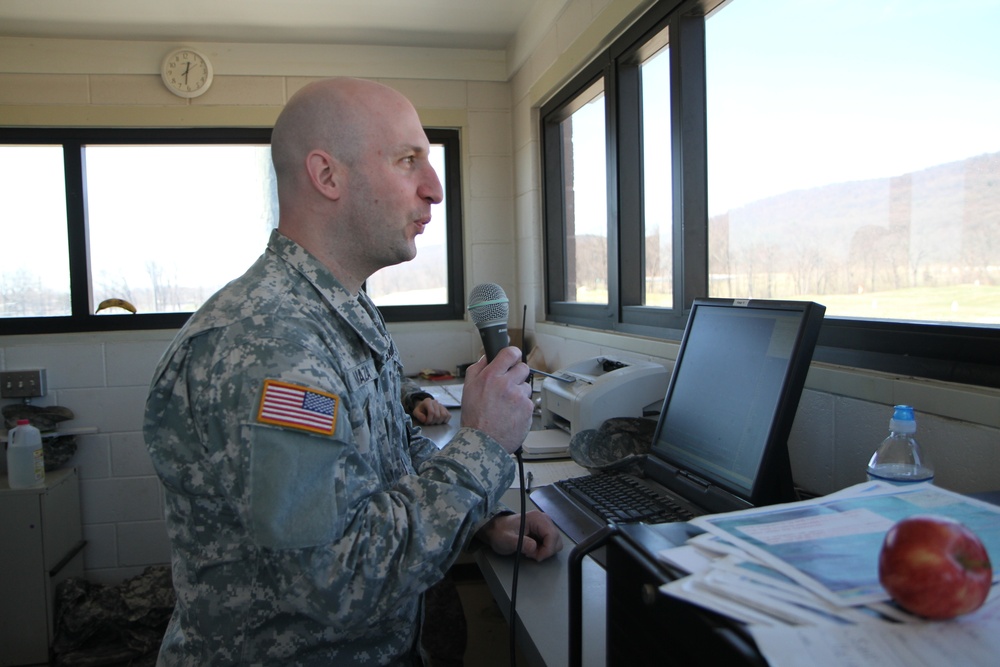 213th Regional Support Group Soldiers qualify at the range