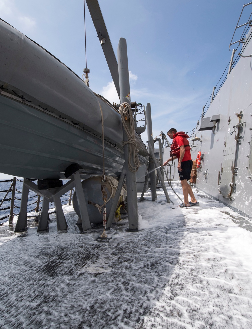 USS Michael Murphy fresh water wash-down