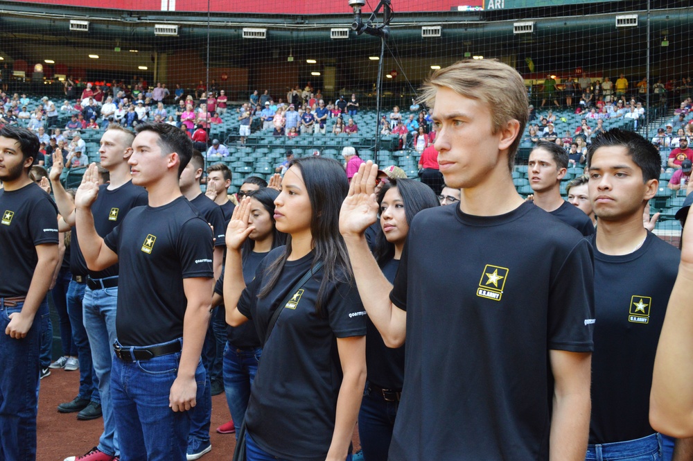 Phoenix Recruiting Battalion conducts mass enlistment at MLB game