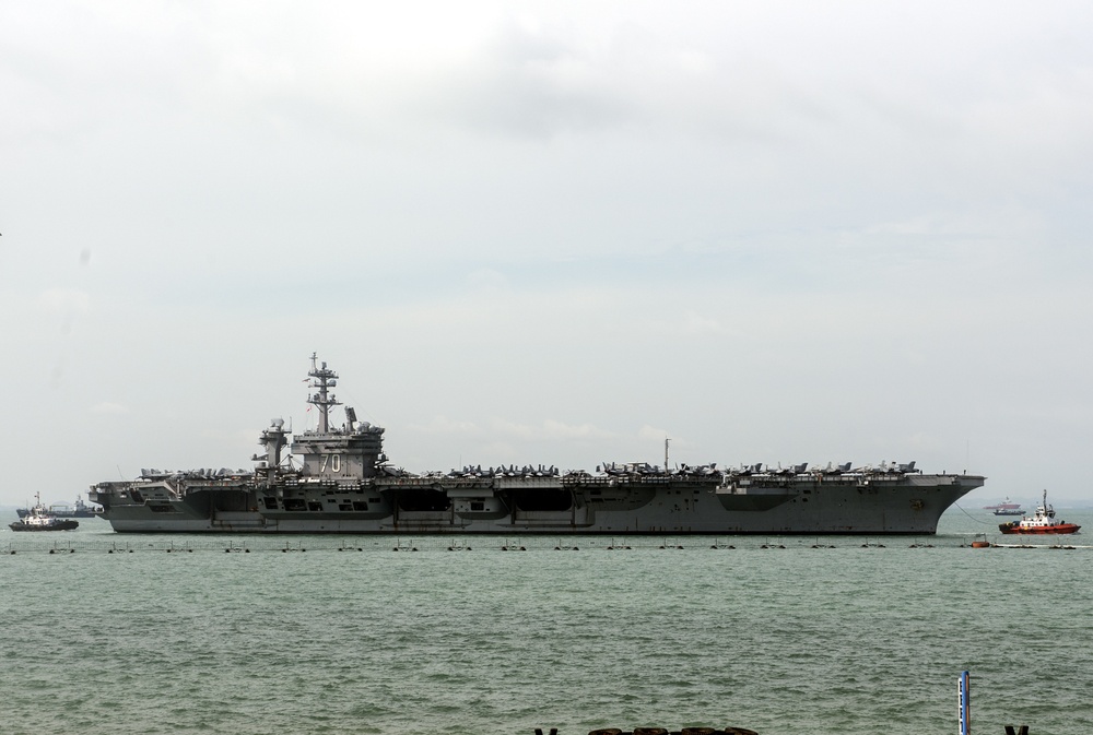 USS Carl Vinson (CVN 70) Arrives in Singapore