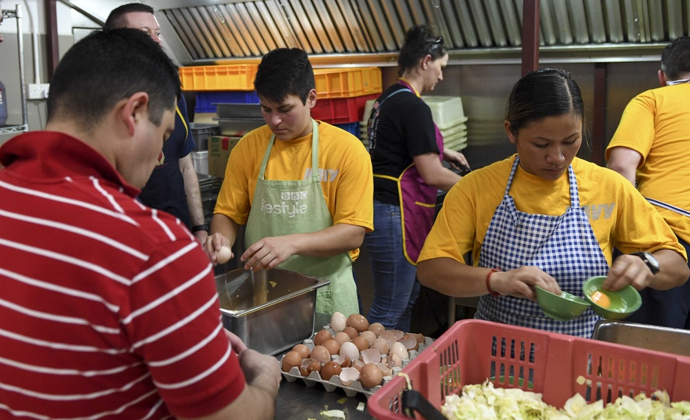 USS Wayne E. Meyer and USS Carl Vinson Volunteer at Willing Hearts Soup Kitchen