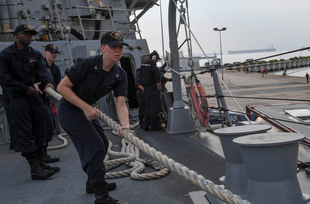 USS Wayne E. Meyer Departs Singapore