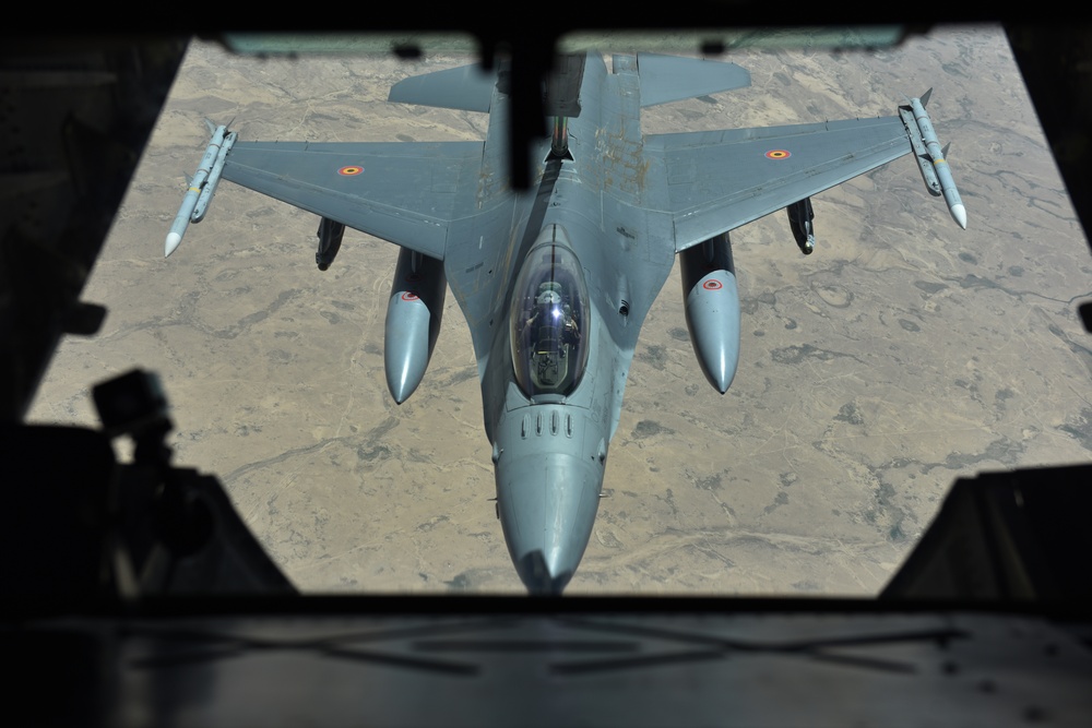 Keep 'em flying: Extenders play vital role in fight against ISIS