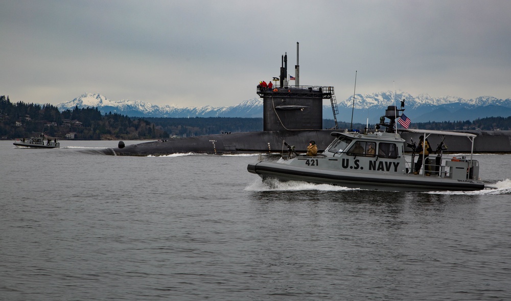 The guided-missile submarine USS Ohio (SSGN 726) transits the Puget Sound