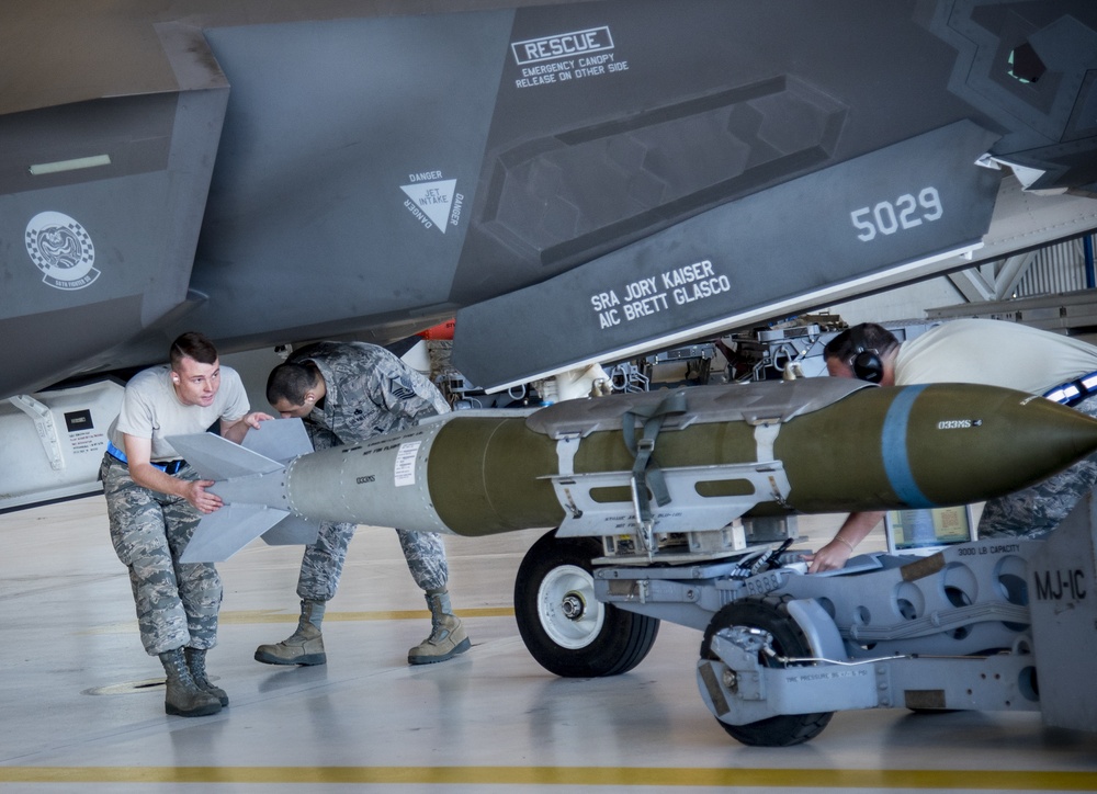 Team Eglin weapons load crew competition