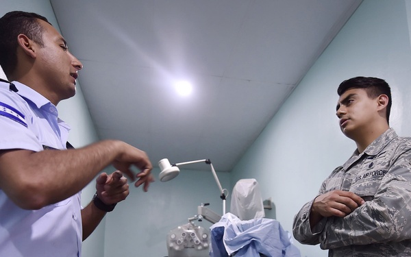 U.S. Airmen share aerospace medicine best practices with Honduran counterparts