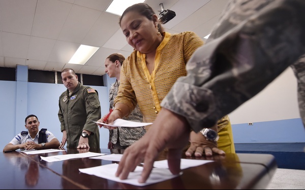 U.S. Airmen share aerospace medicine best practices with Honduran counterparts