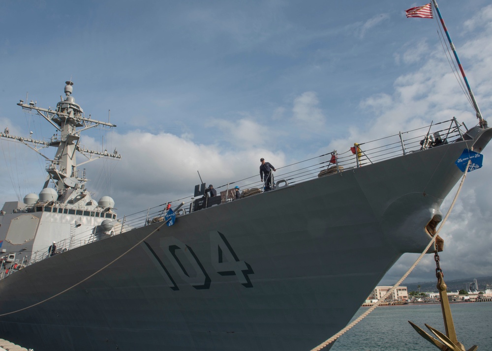 Sterett-Dewey Surface Action Group Makes First Stop of Western Pacific Deployment in Hawaii