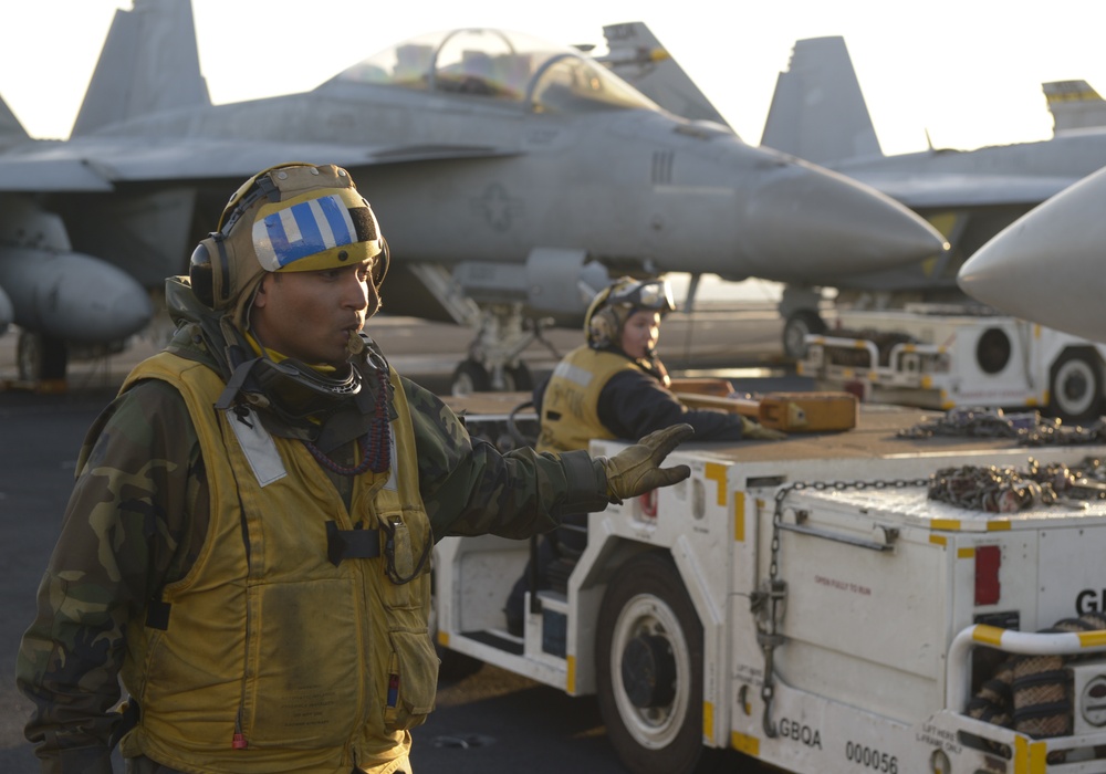 Sailors Move Aircraft