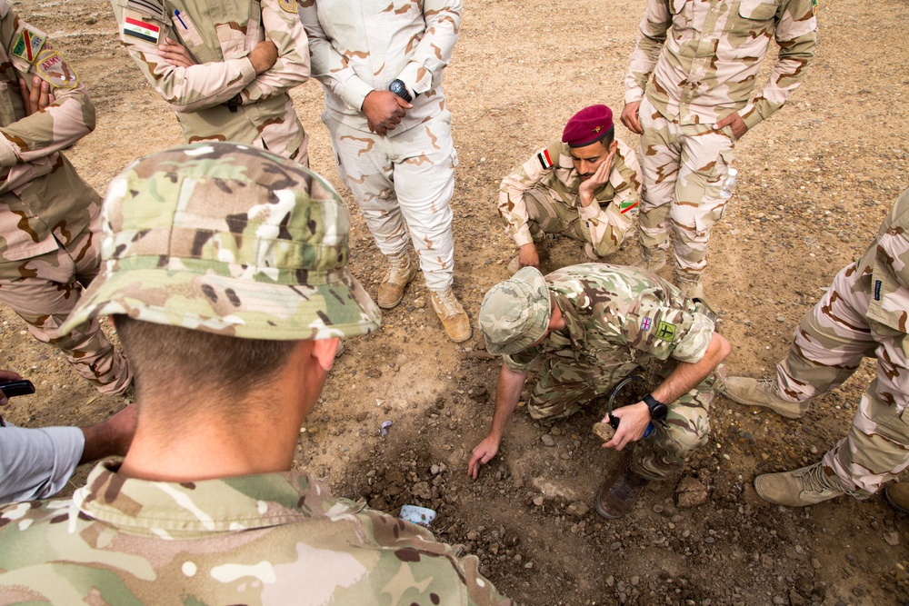 British EOD soldiers train ISF on IED disposal