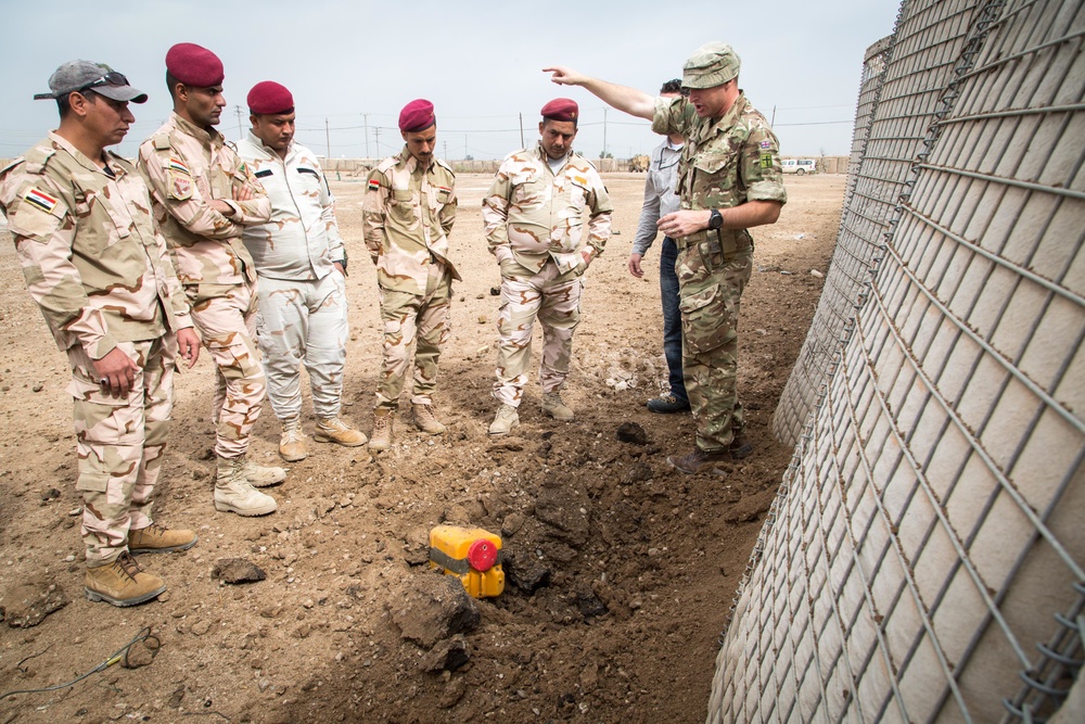 British EOD soldiers train ISF on IED disposal