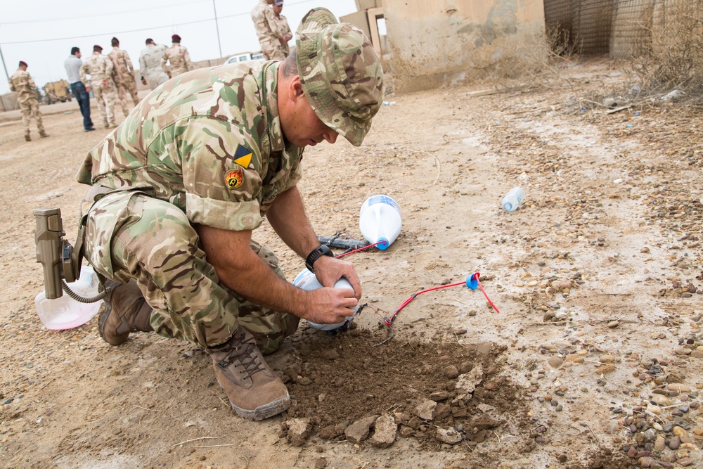 British EOD soldiers train ISF on IED disposal