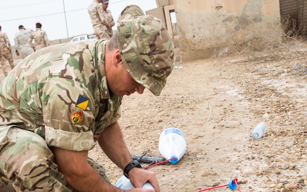 British EOD soldiers train ISF on IED disposal