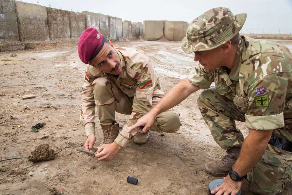 British EOD soldiers train ISF on IED disposal